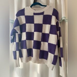 Cute purple and white checkered sweater🤍